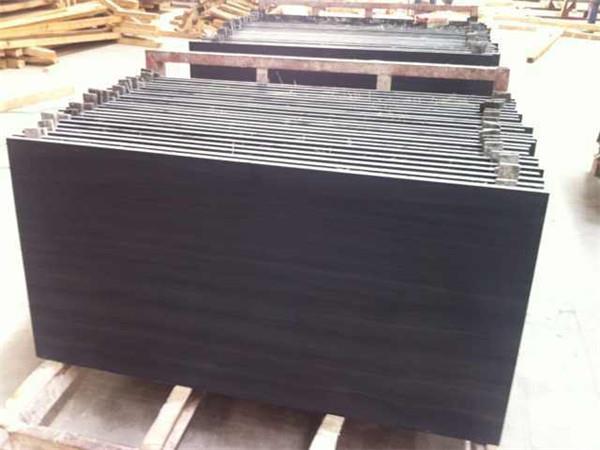 Mustat Onyx-laatat