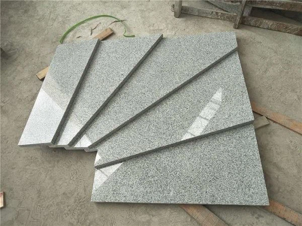 Vaaleanharmaat G603 graniittiportaat